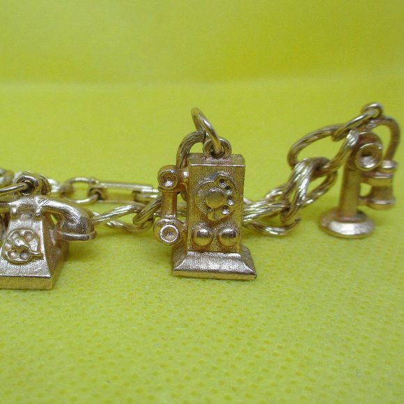 Not Branded Jewelry Charm Bracelet Goldtone Chain Link Charm